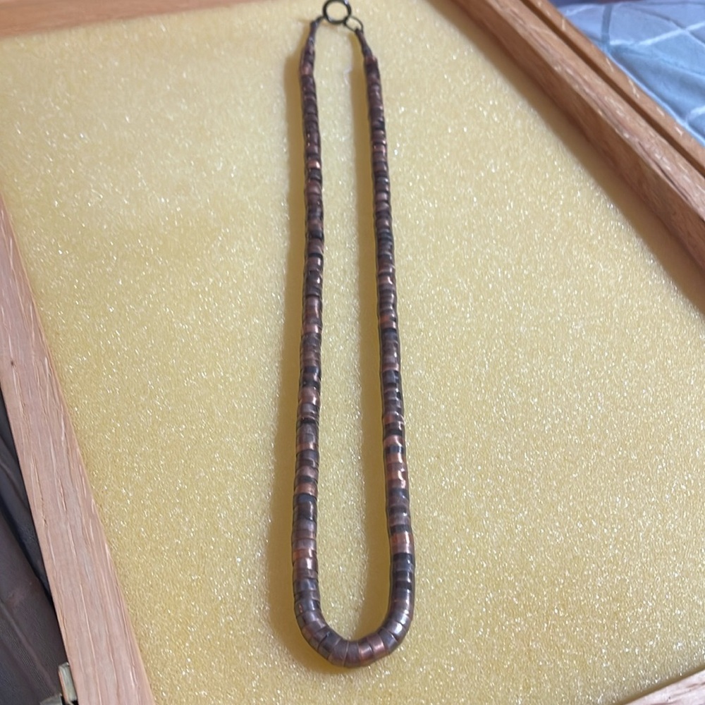 Vintage necklace. Copper tones.